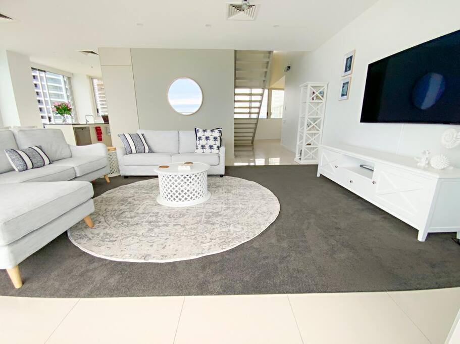 Air On Broadbeach Beachfront 2Level Stunning Apartment With 180 Degree Views غولد كوست المظهر الخارجي الصورة