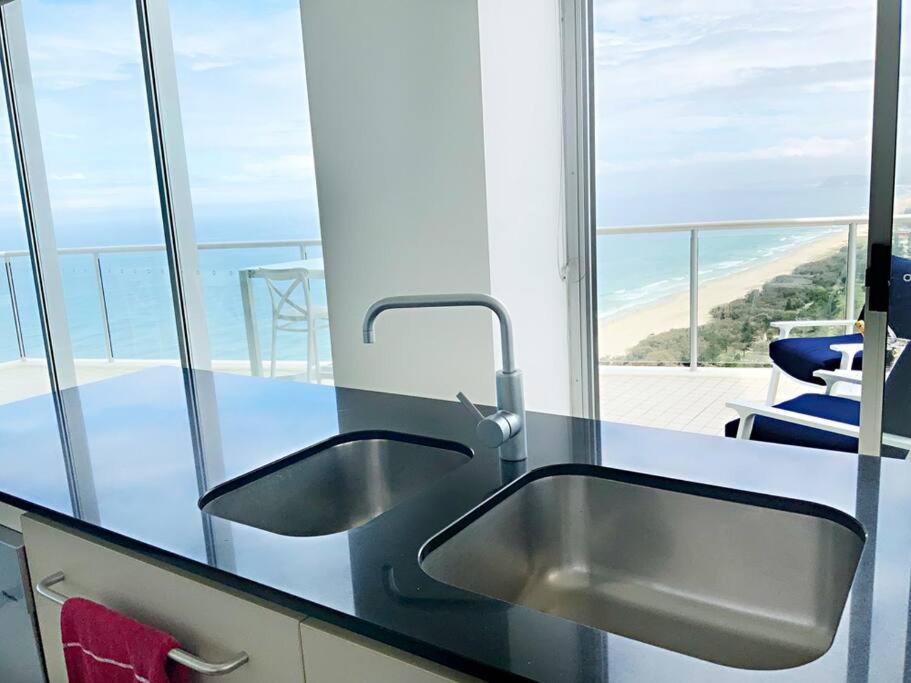 Air On Broadbeach Beachfront 2Level Stunning Apartment With 180 Degree Views غولد كوست المظهر الخارجي الصورة