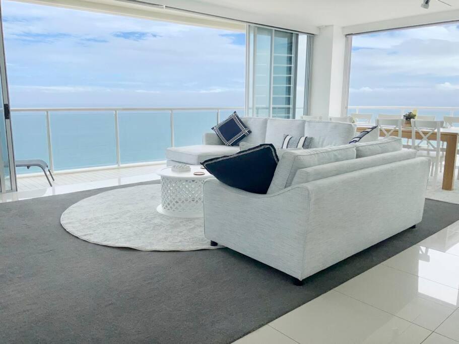 Air On Broadbeach Beachfront 2Level Stunning Apartment With 180 Degree Views غولد كوست المظهر الخارجي الصورة