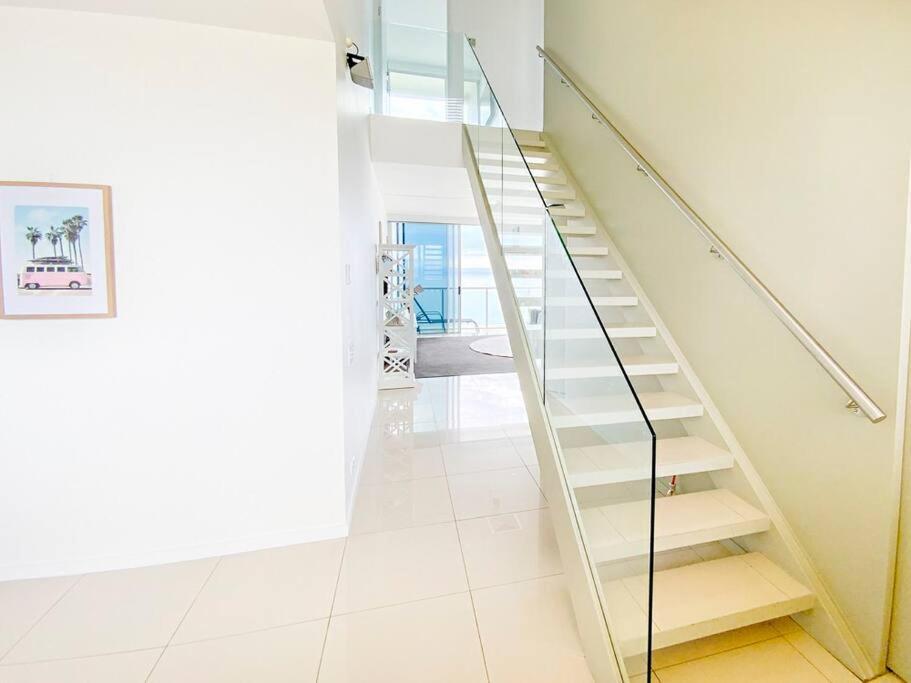 Air On Broadbeach Beachfront 2Level Stunning Apartment With 180 Degree Views غولد كوست المظهر الخارجي الصورة